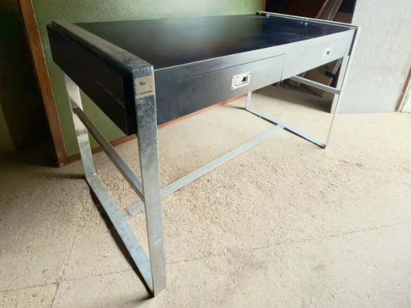 Black table with chrome leg frame